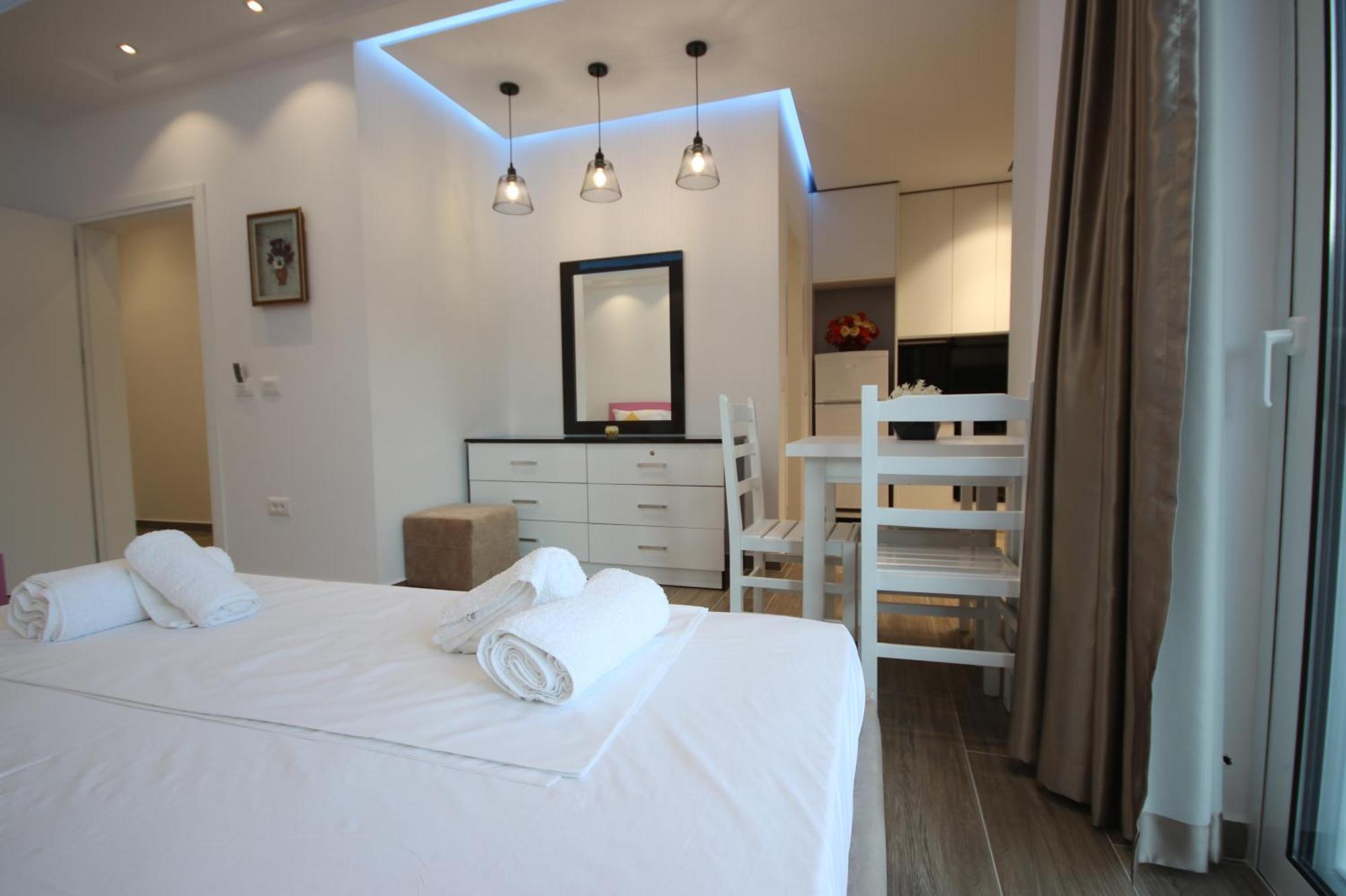 Klea Rooms Himare Esterno foto