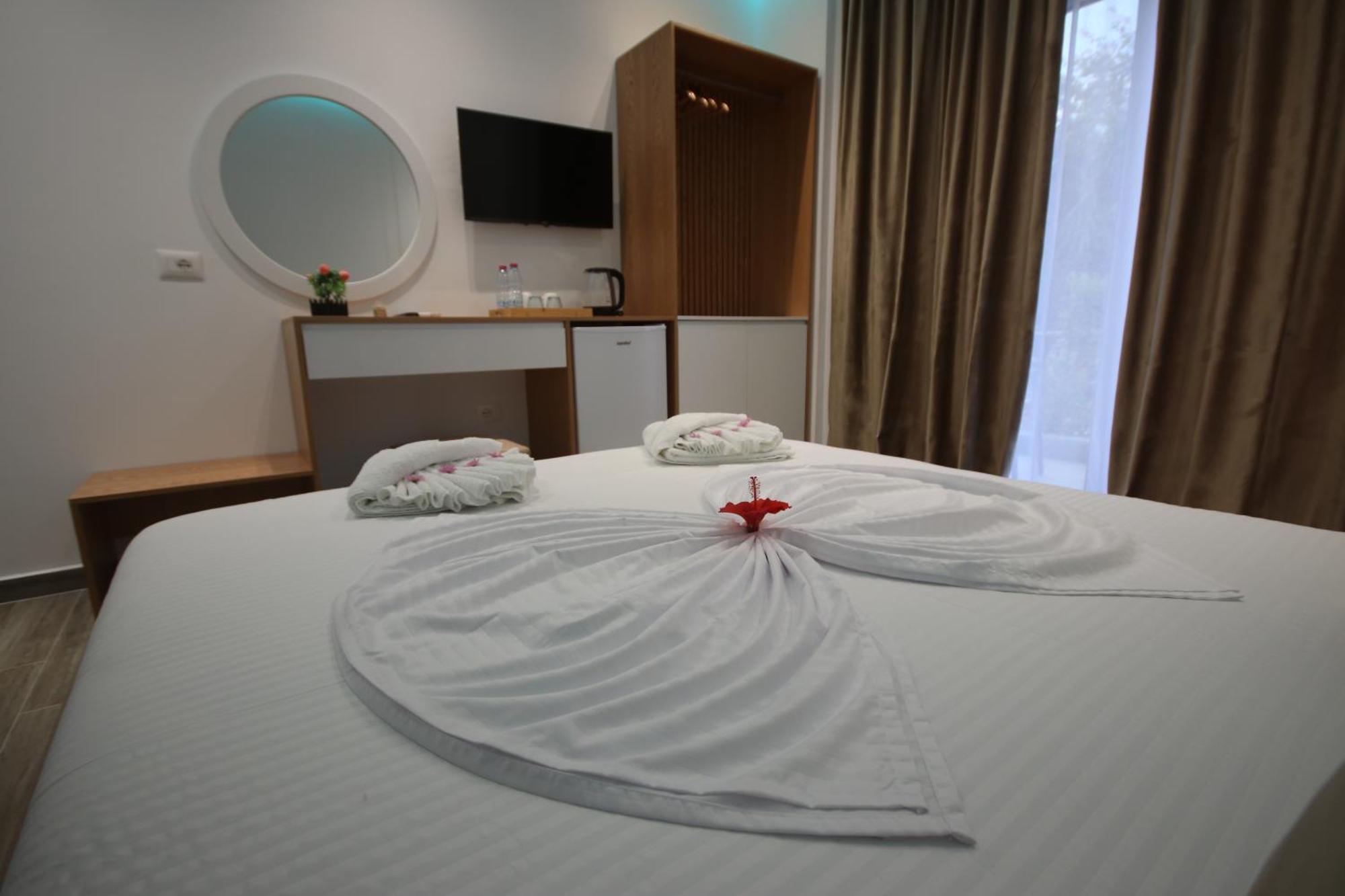 Klea Rooms Himare Esterno foto