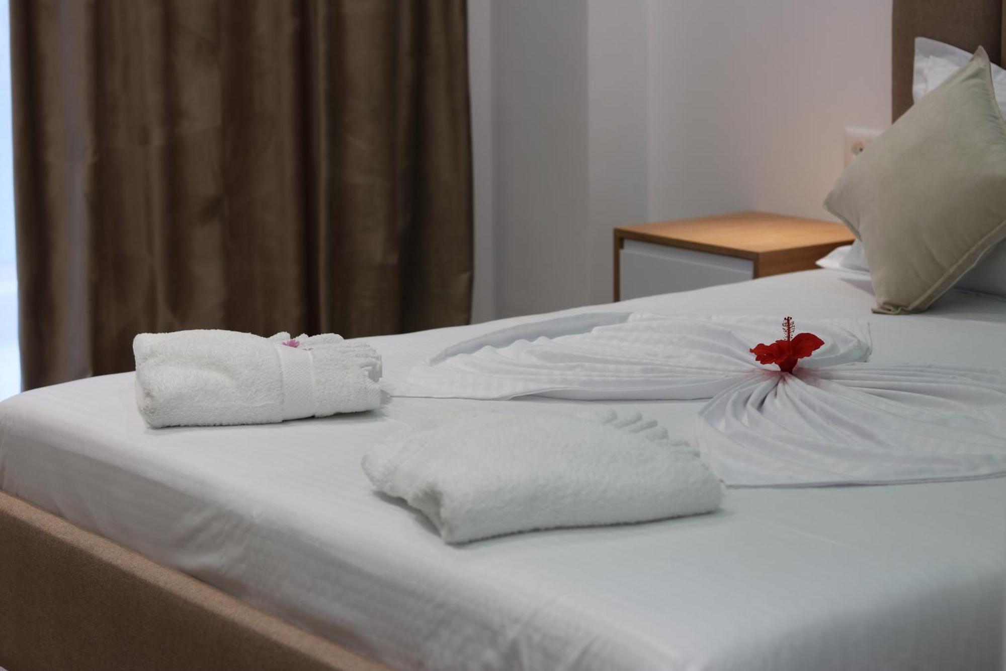 Klea Rooms Himare Esterno foto