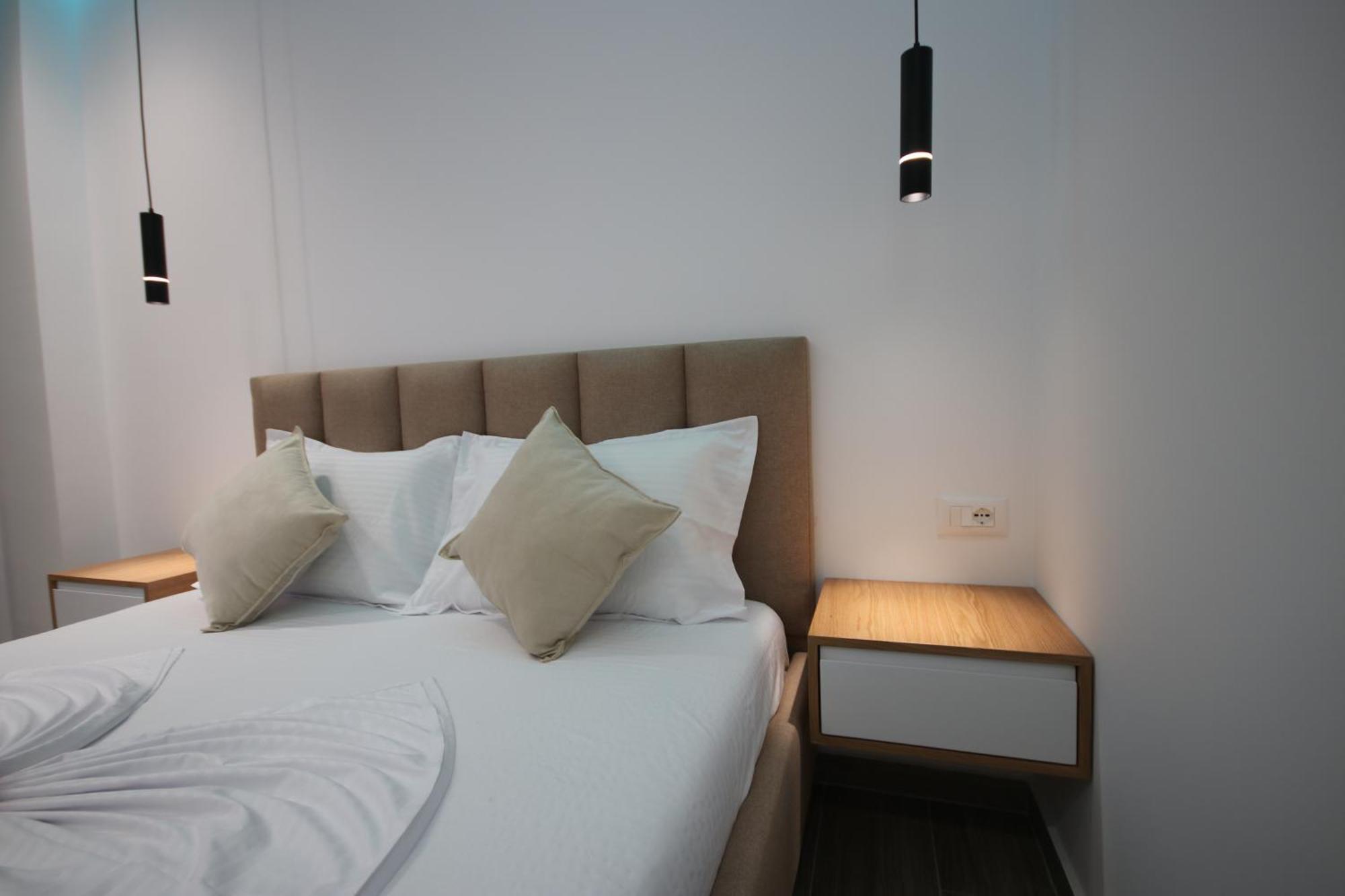 Klea Rooms Himare Esterno foto