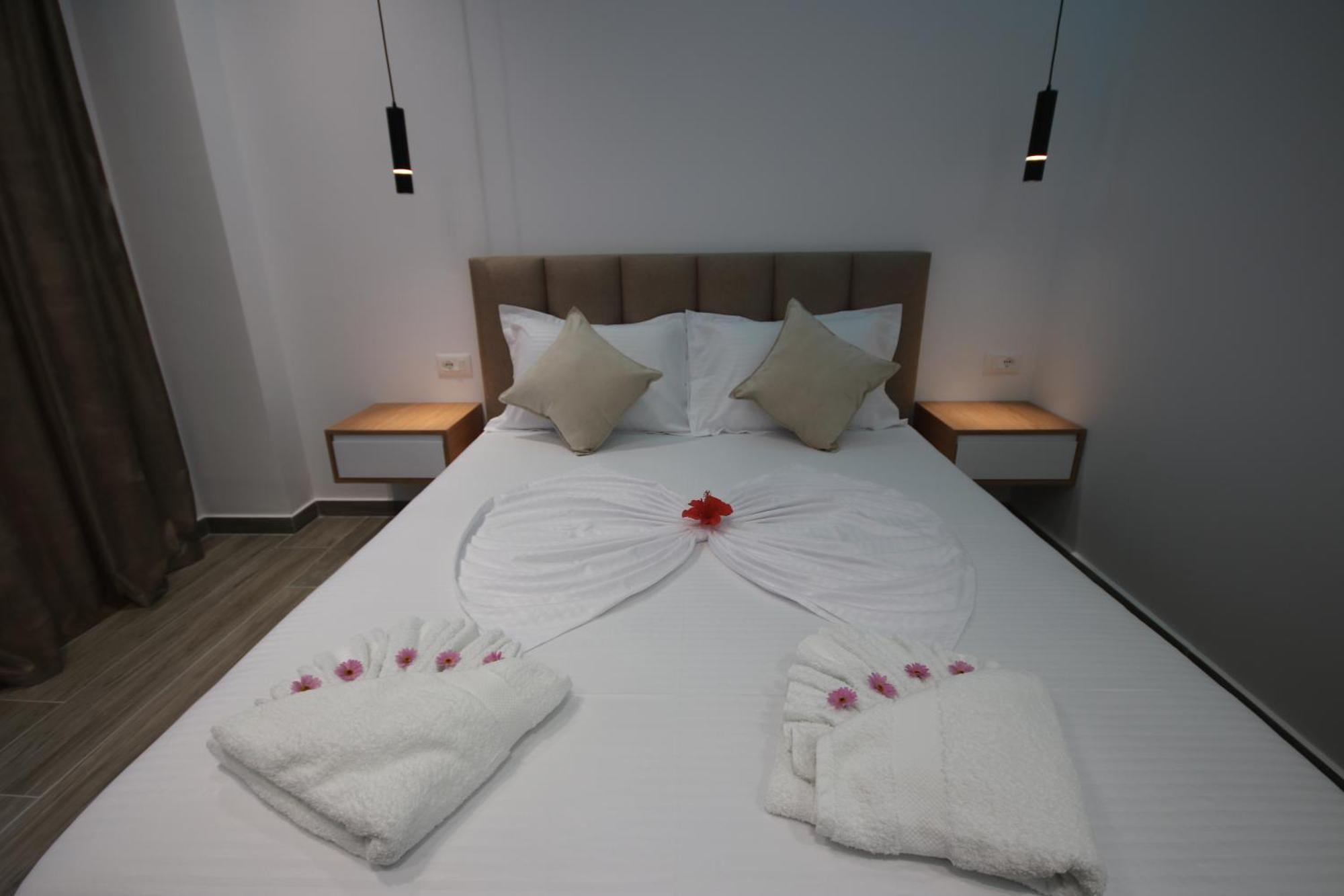 Klea Rooms Himare Esterno foto