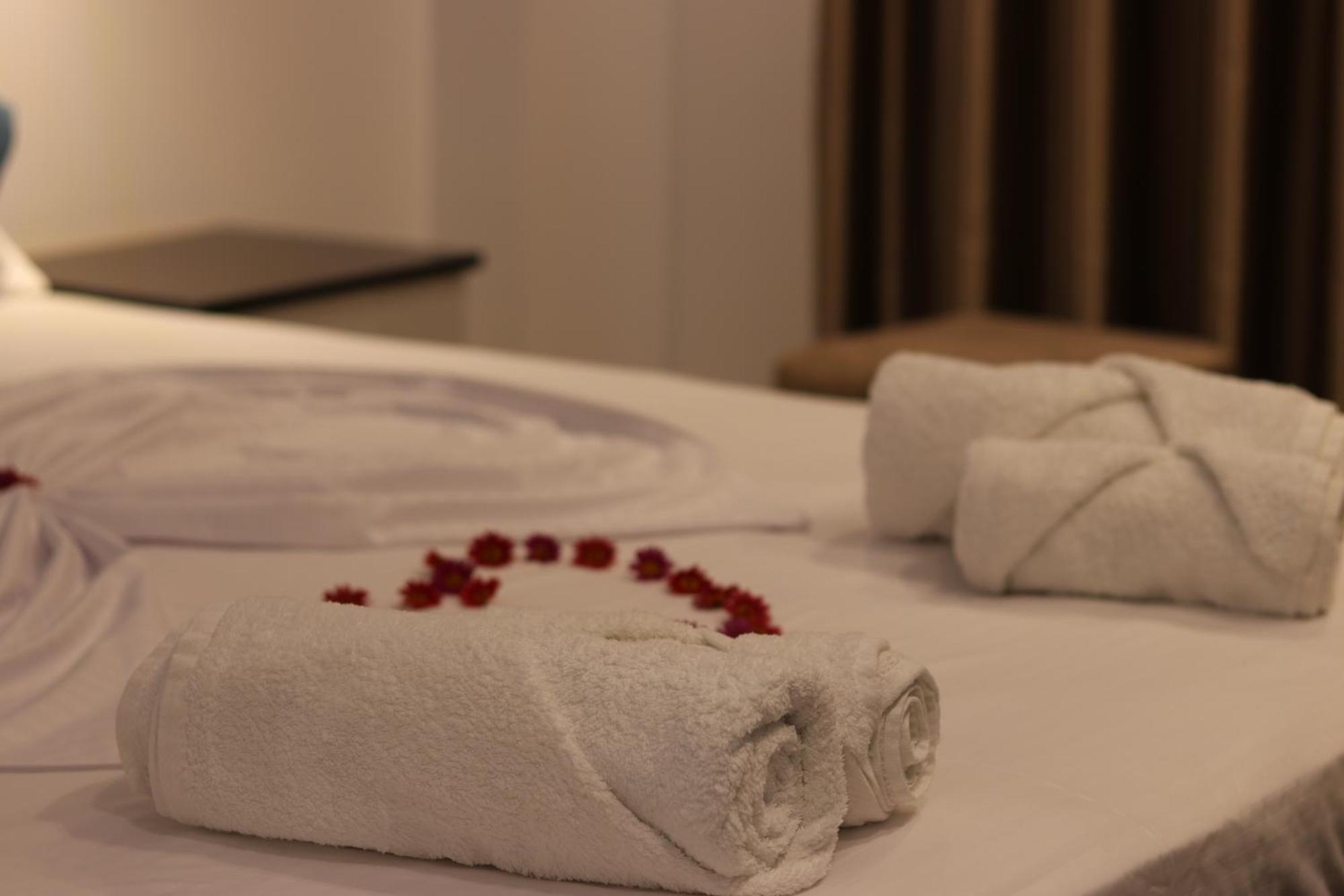 Klea Rooms Himare Esterno foto