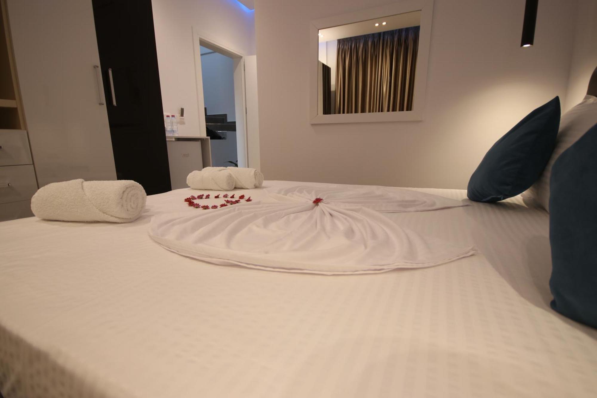 Klea Rooms Himare Esterno foto